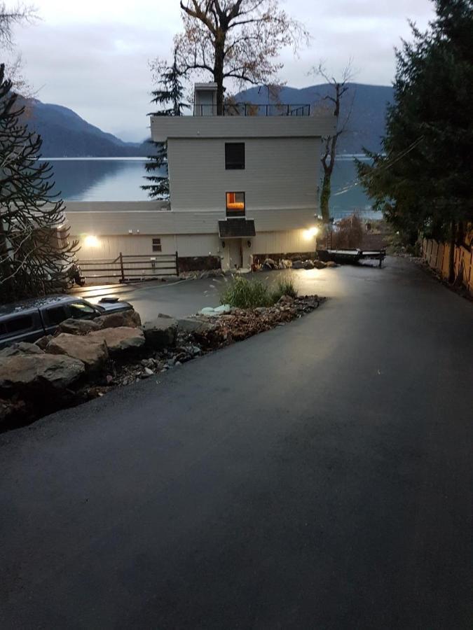 Royal Harrison Retreat Villa Harrison Hot Springs Exterior photo
