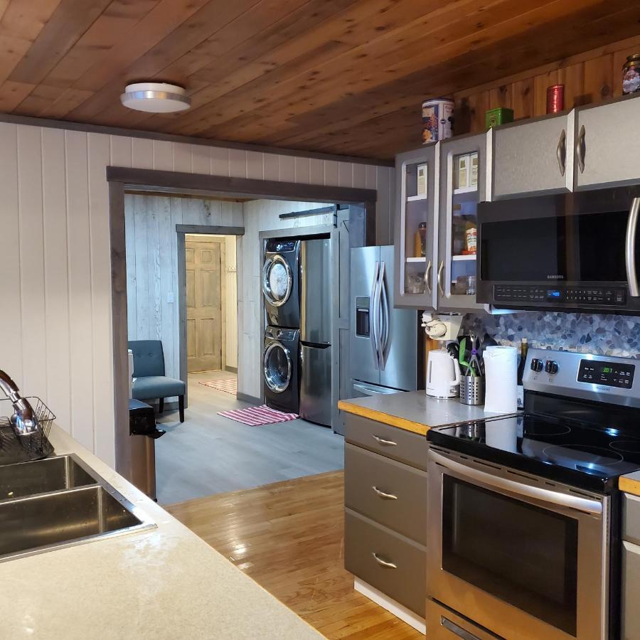 Royal Harrison Retreat Villa Harrison Hot Springs Exterior photo