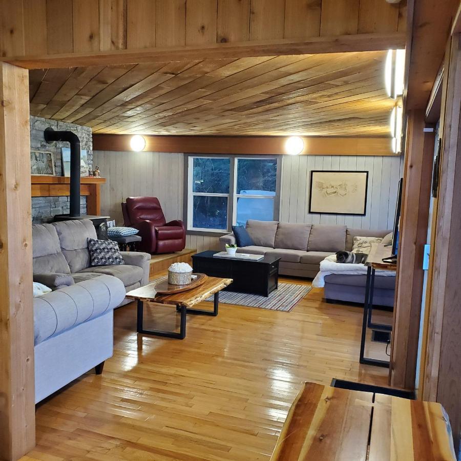 Royal Harrison Retreat Villa Harrison Hot Springs Exterior photo