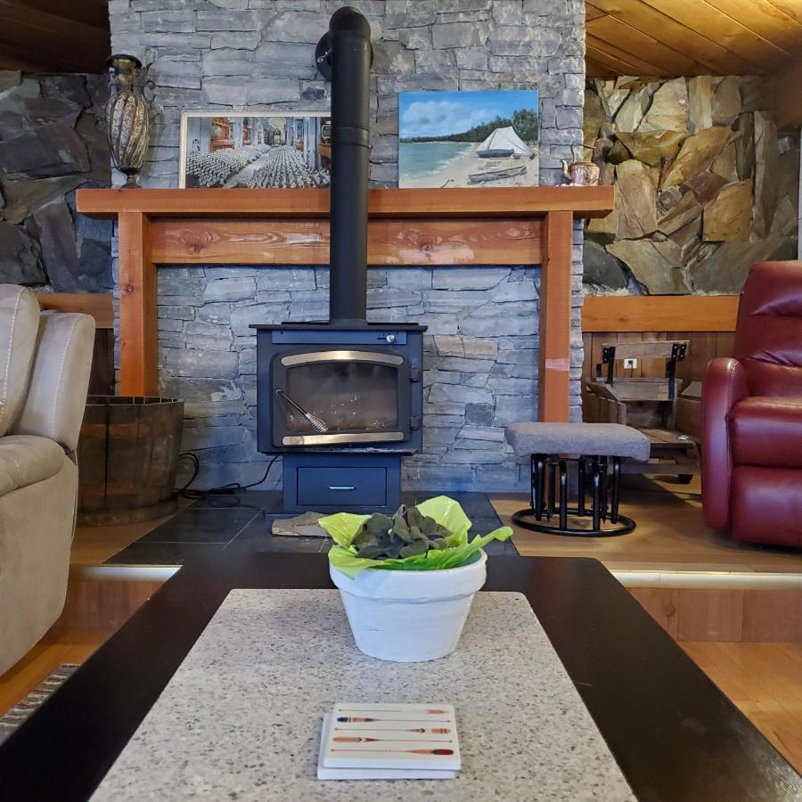 Royal Harrison Retreat Villa Harrison Hot Springs Exterior photo